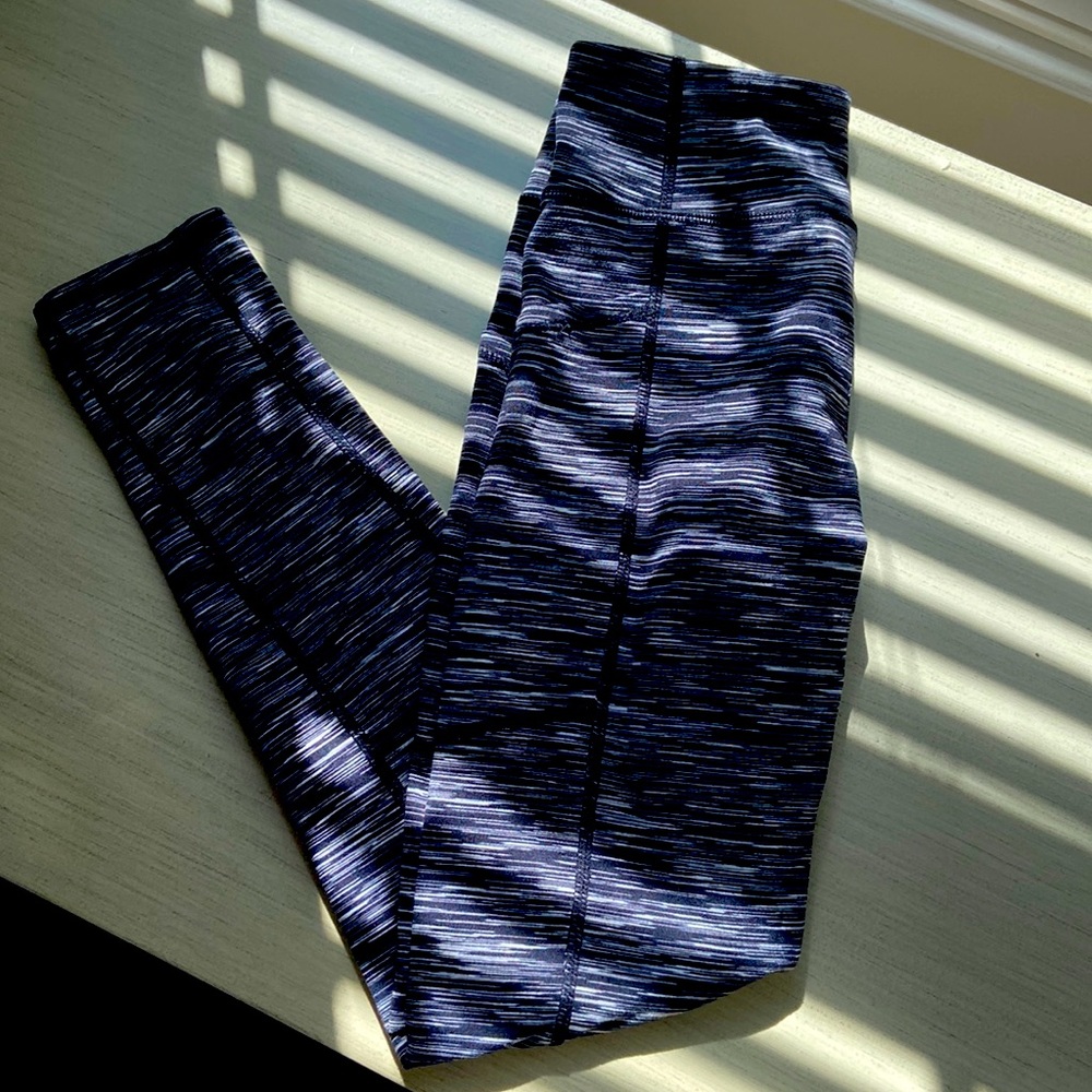 Girls Zella tights, excellent condition. Size 10-12 black and white design